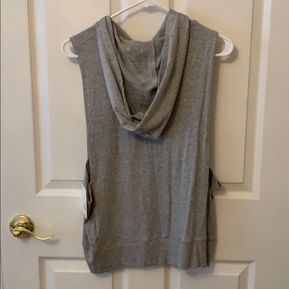 Beyond Yoga vest behavior hoodie top - Picture 3 of 4
